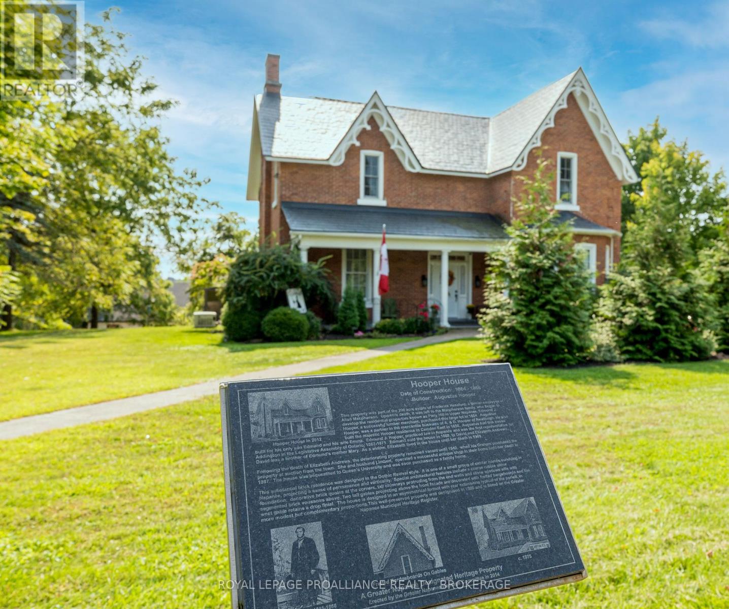 Property at 232 DUNDAS STREET W image 3