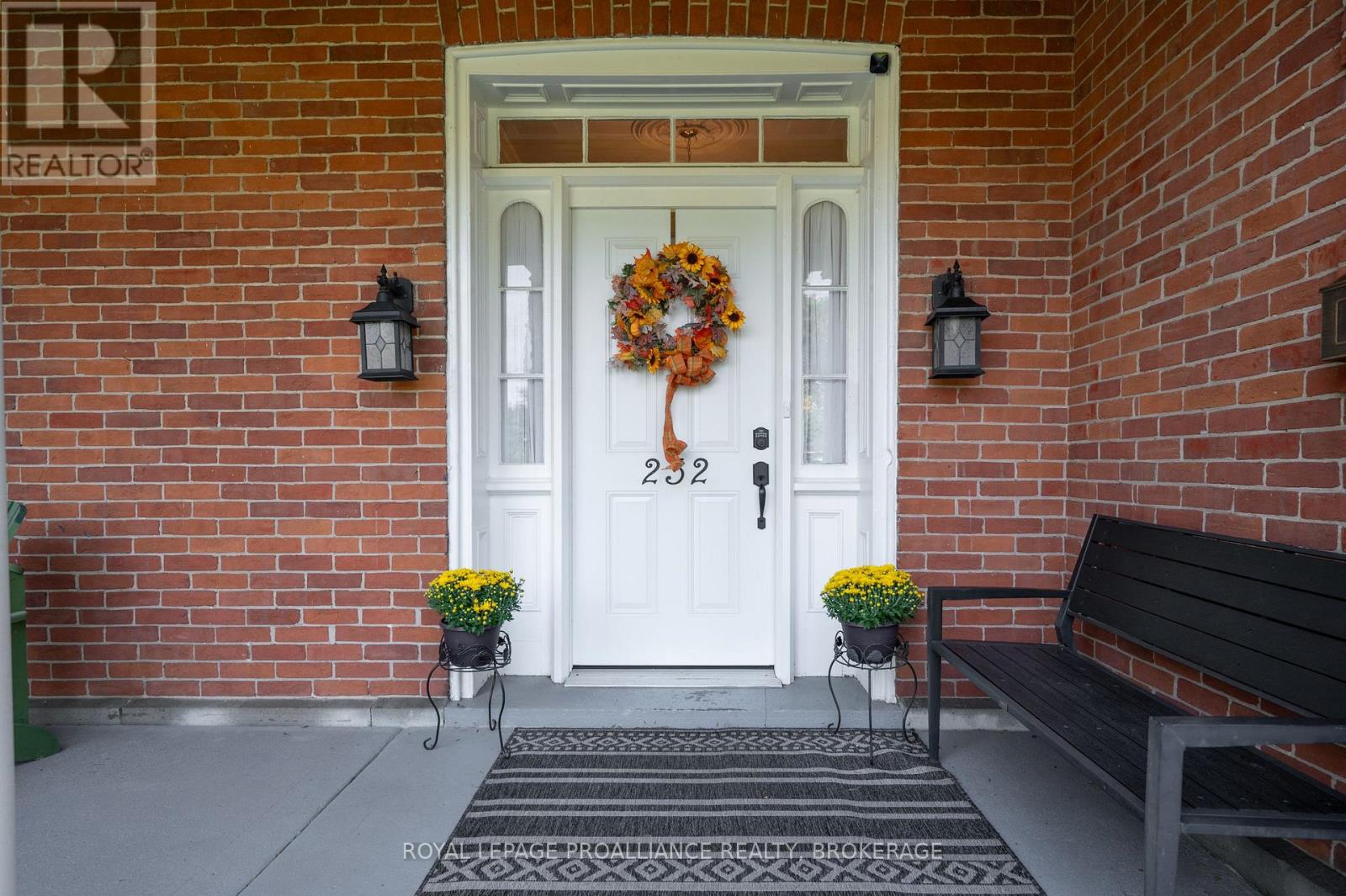 Property at 232 DUNDAS STREET W image 4