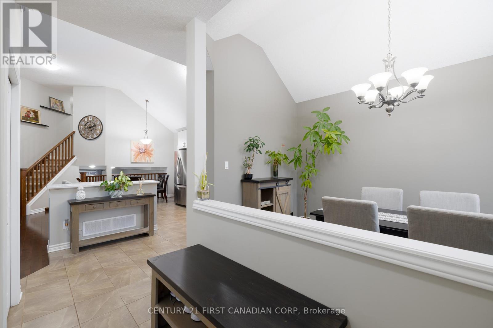 Photo 3 of 38 for 3303 Emily Carr Lane