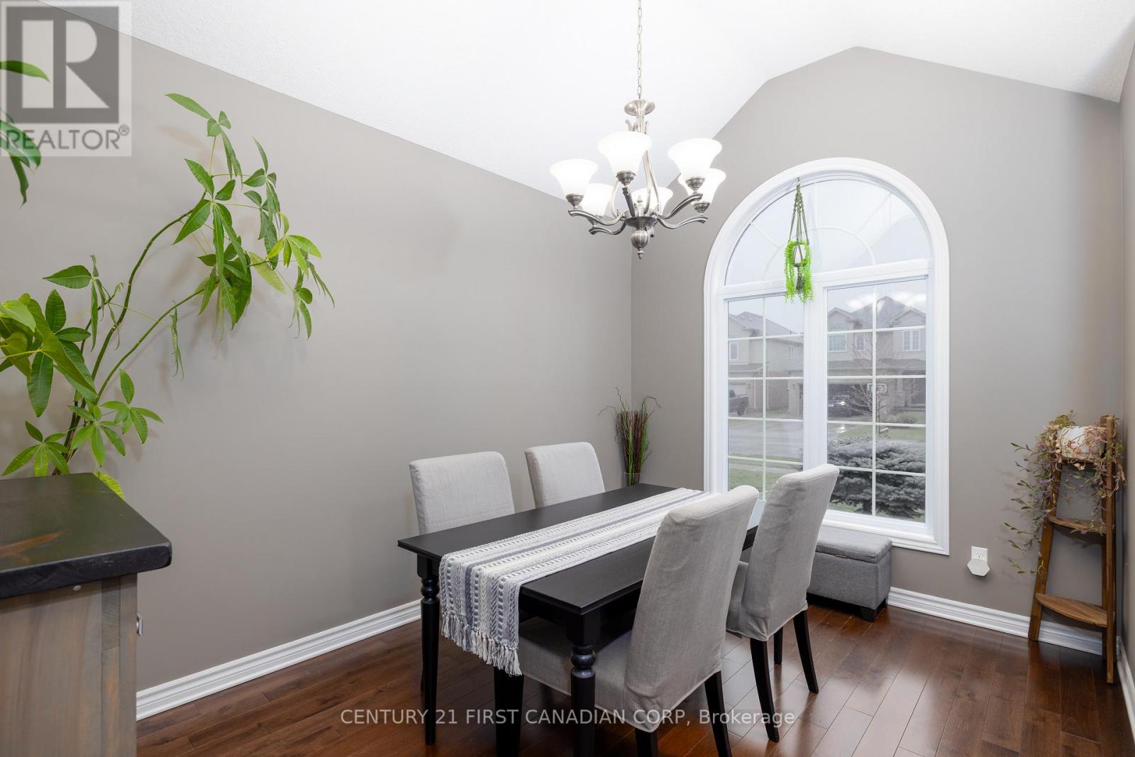Photo 5 of 38 for 3303 Emily Carr Lane