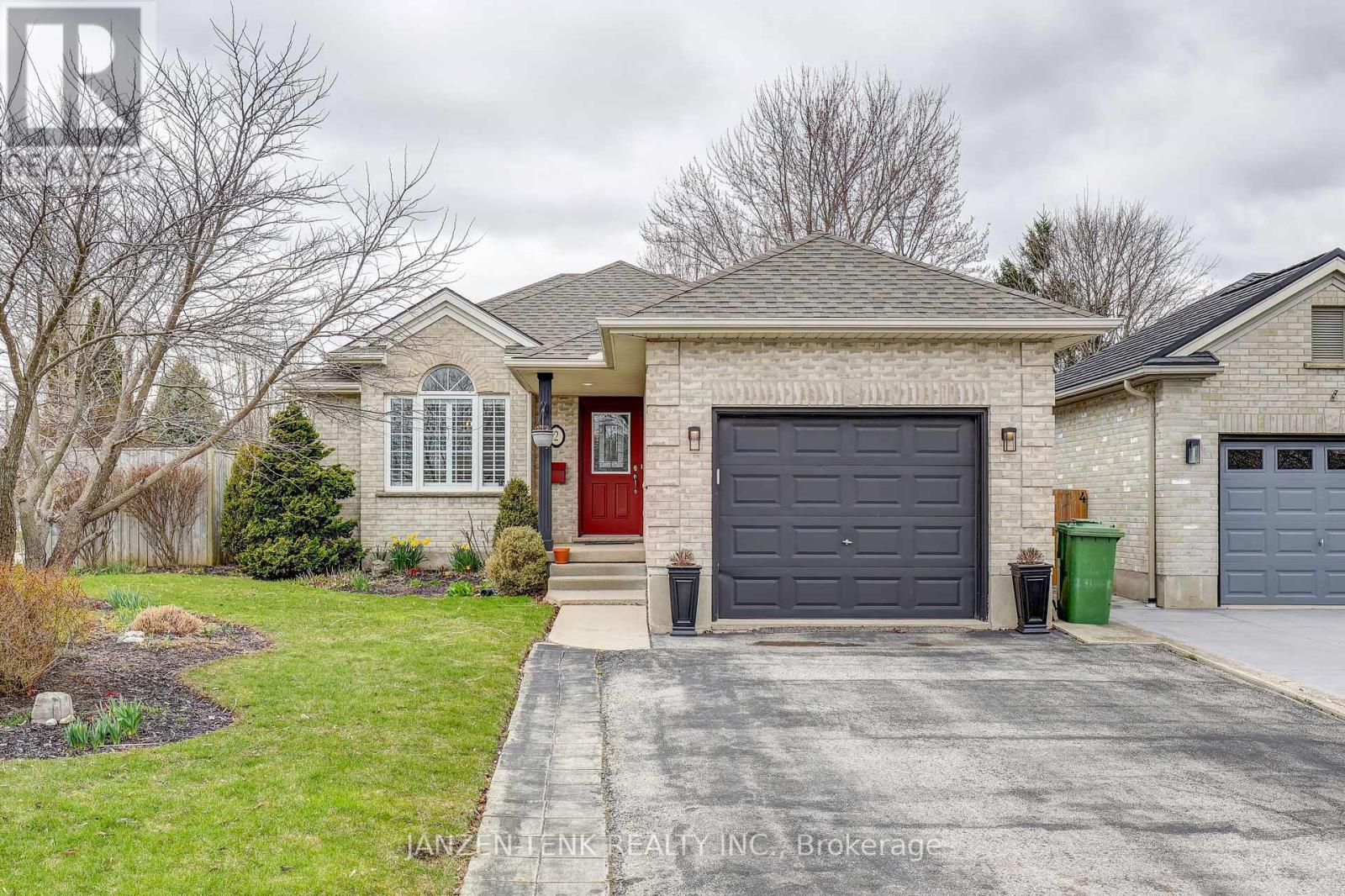 2 Rosethorn Court