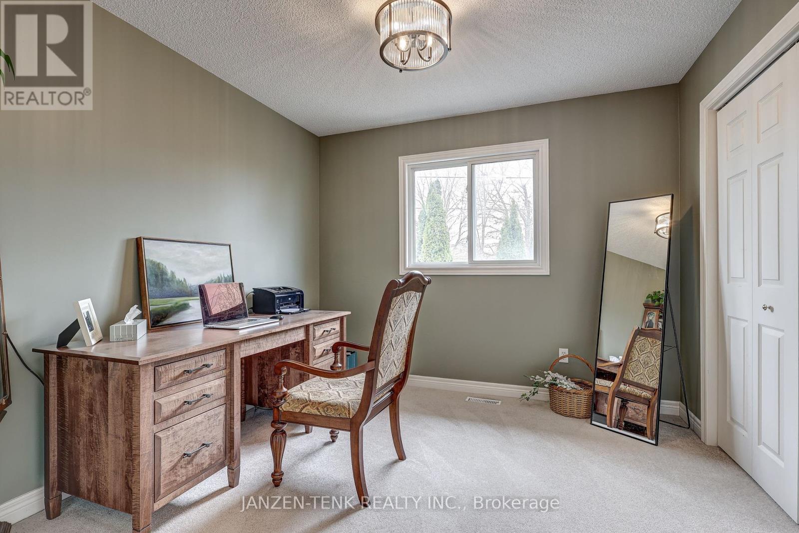 Photo 12 of 48 for 2 Rosethorn Court