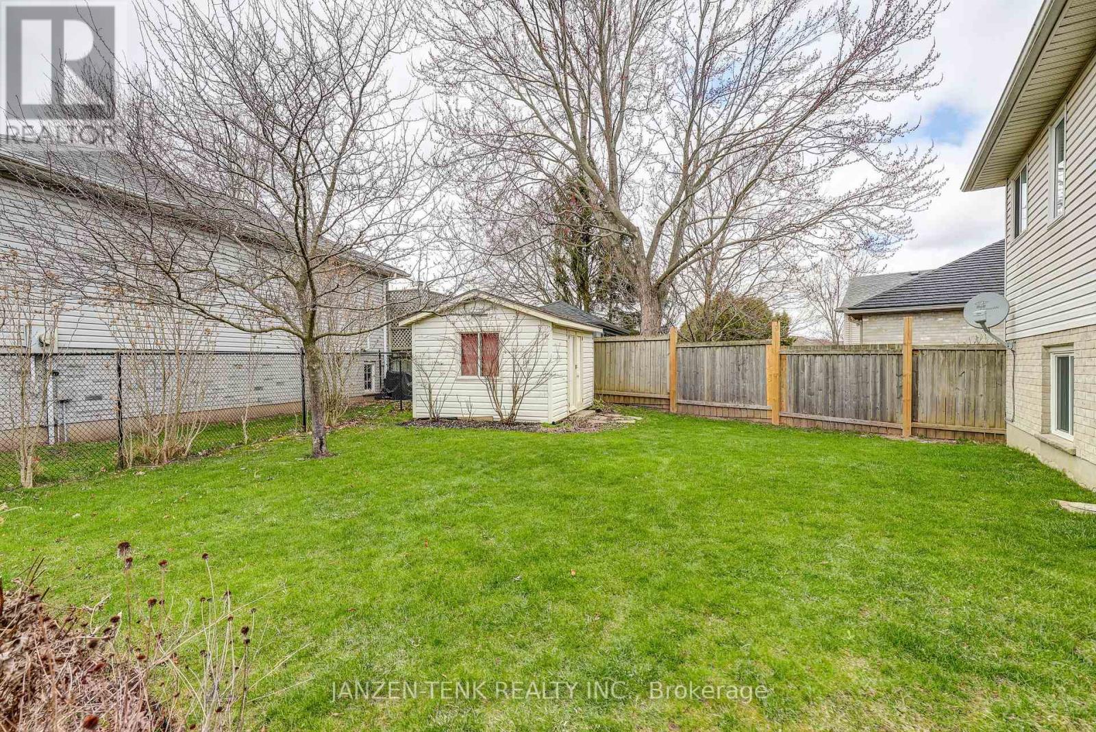 Photo 43 of 48 for 2 Rosethorn Court