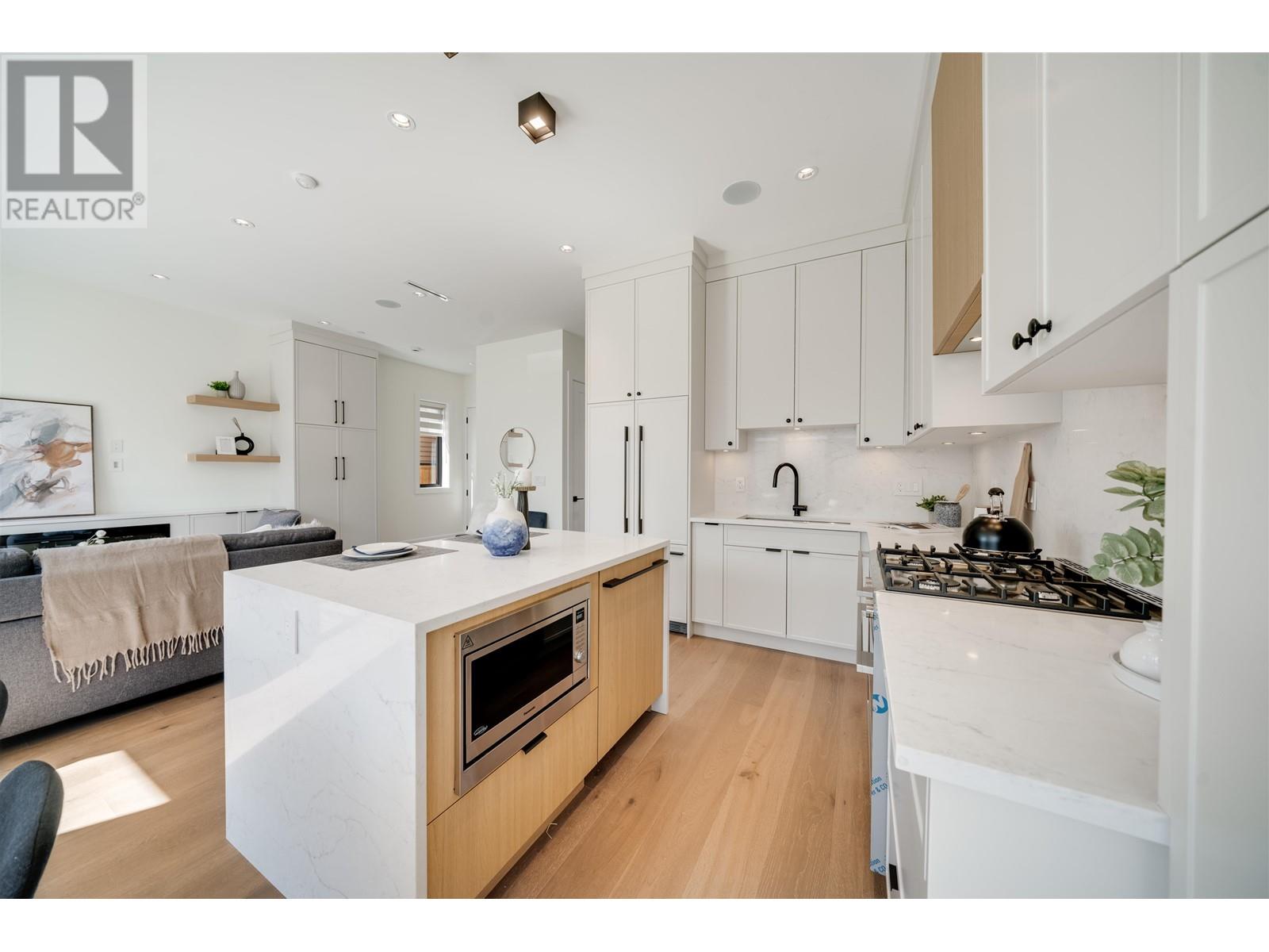 2 878 E 37th Avenue, Vancouver, British Columbia  V5W 1G2 - Photo 8 - R2992195