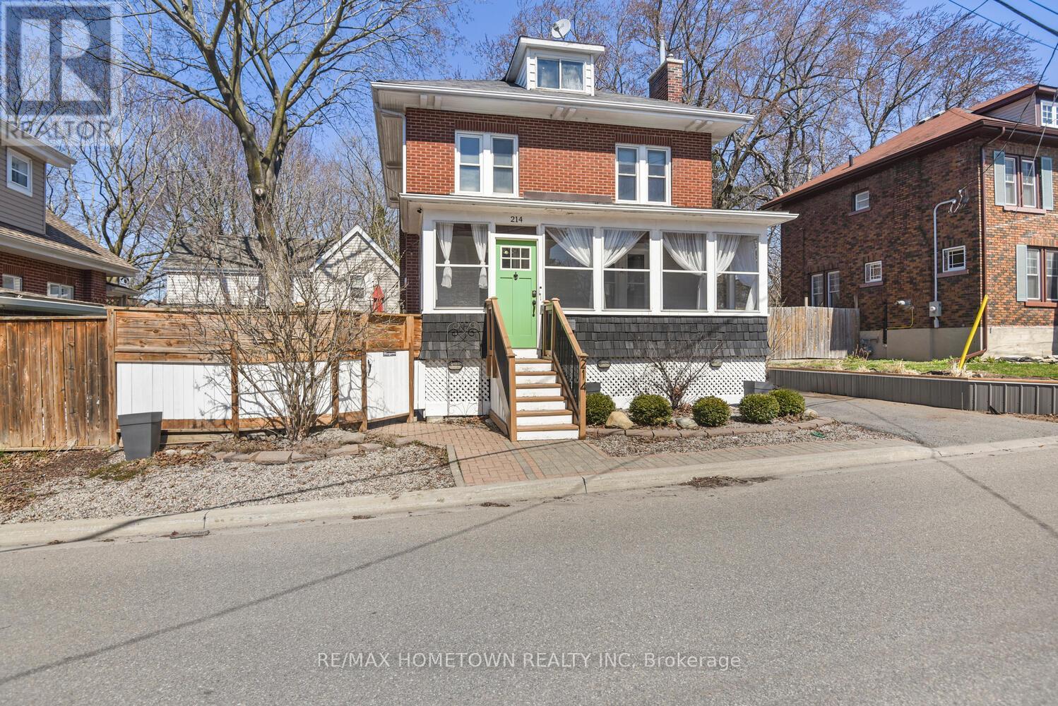 Property at 214 JAMES STREET E image 2