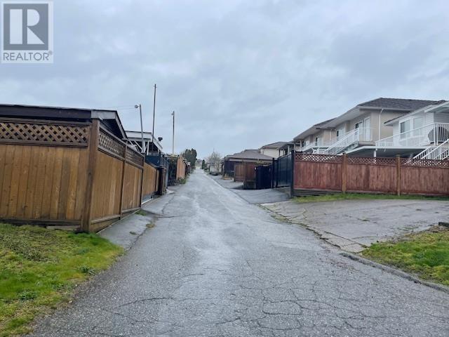 7742 Davies Street, Burnaby, British Columbia  V3N 3H4 - Photo 17 - R2992201