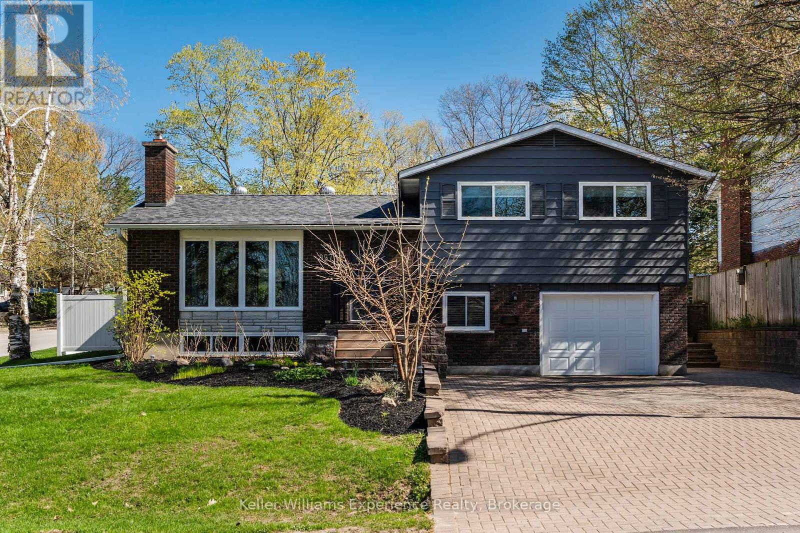 857 Victoria Street, Midland, Ontario  L4R 1B7 - Photo 2 - S12095331