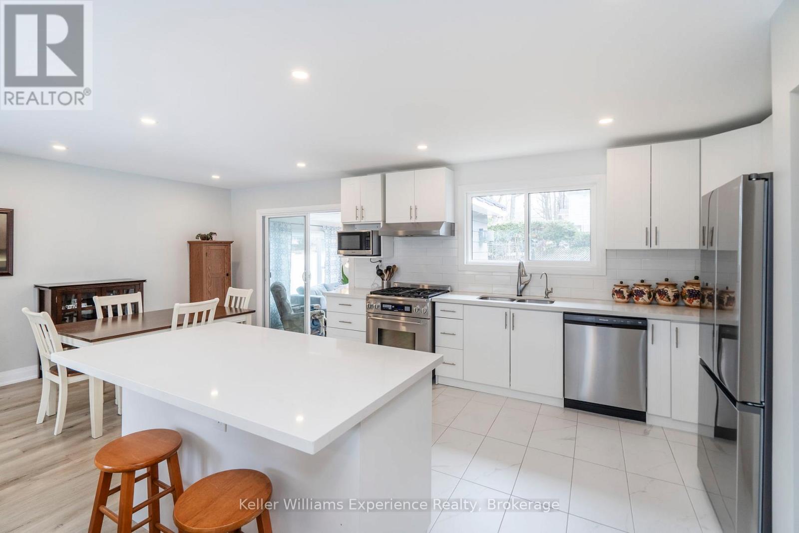 857 Victoria Street, Midland, Ontario  L4R 1B7 - Photo 7 - S12095331