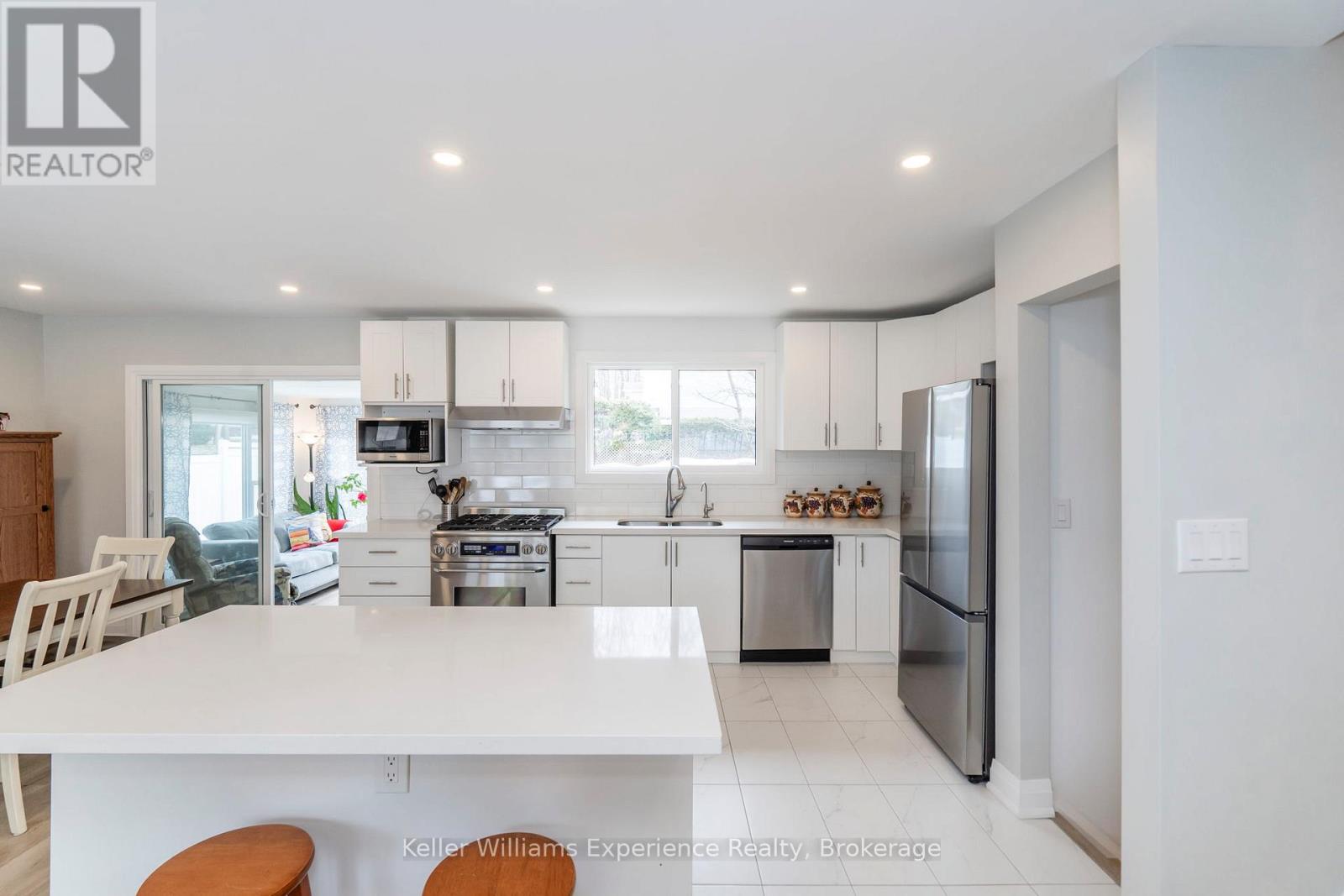 857 Victoria Street, Midland, Ontario  L4R 1B7 - Photo 8 - S12095331