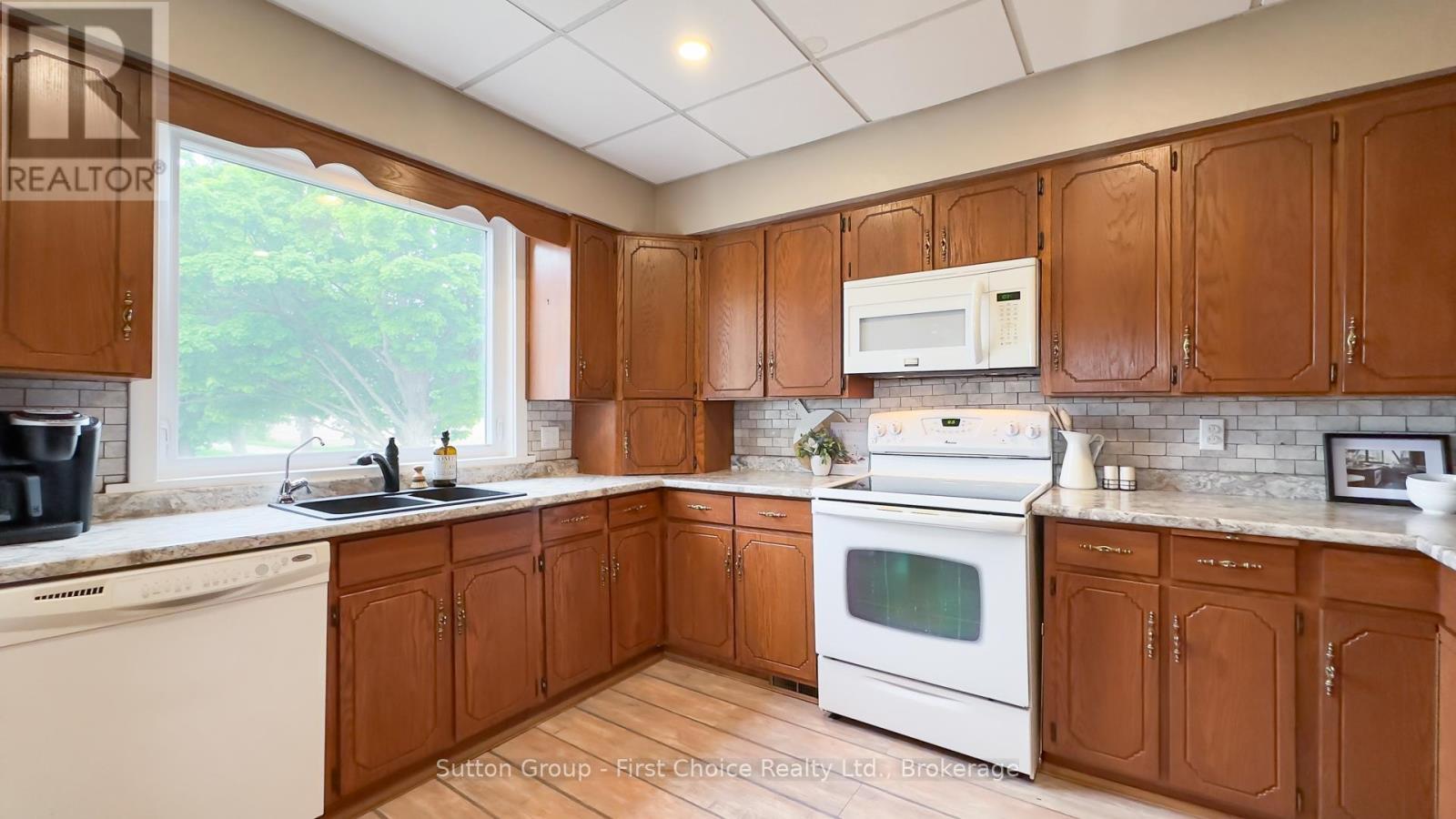 42403 Bridge Road, Huron East, Ontario  N0K 1W0 - Photo 22 - X12095170