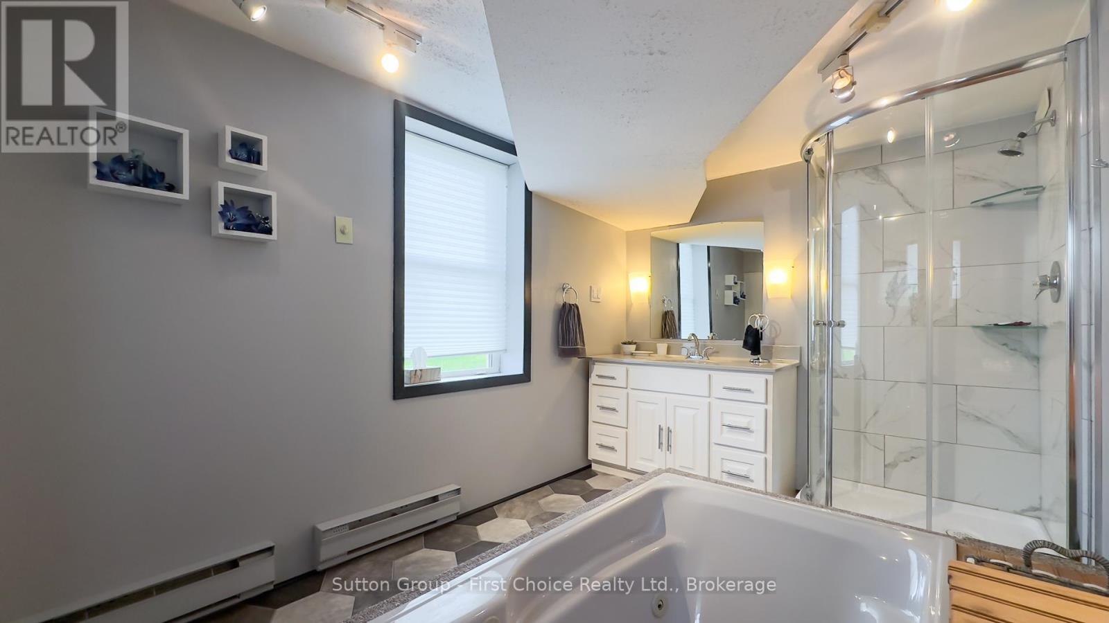 42403 Bridge Road, Huron East, Ontario  N0K 1W0 - Photo 40 - X12095170