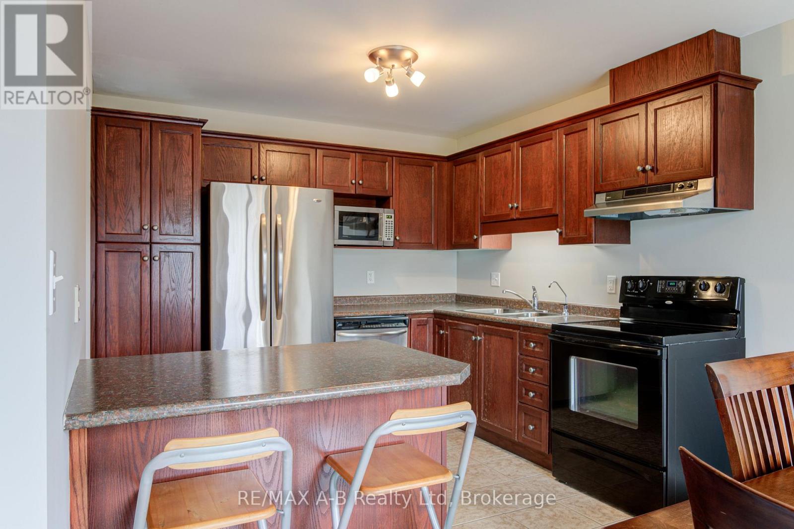 171 Wettlaufer Street, East Zorra-Tavistock, Ontario  N0B 2R0 - Photo 14 - X12095244