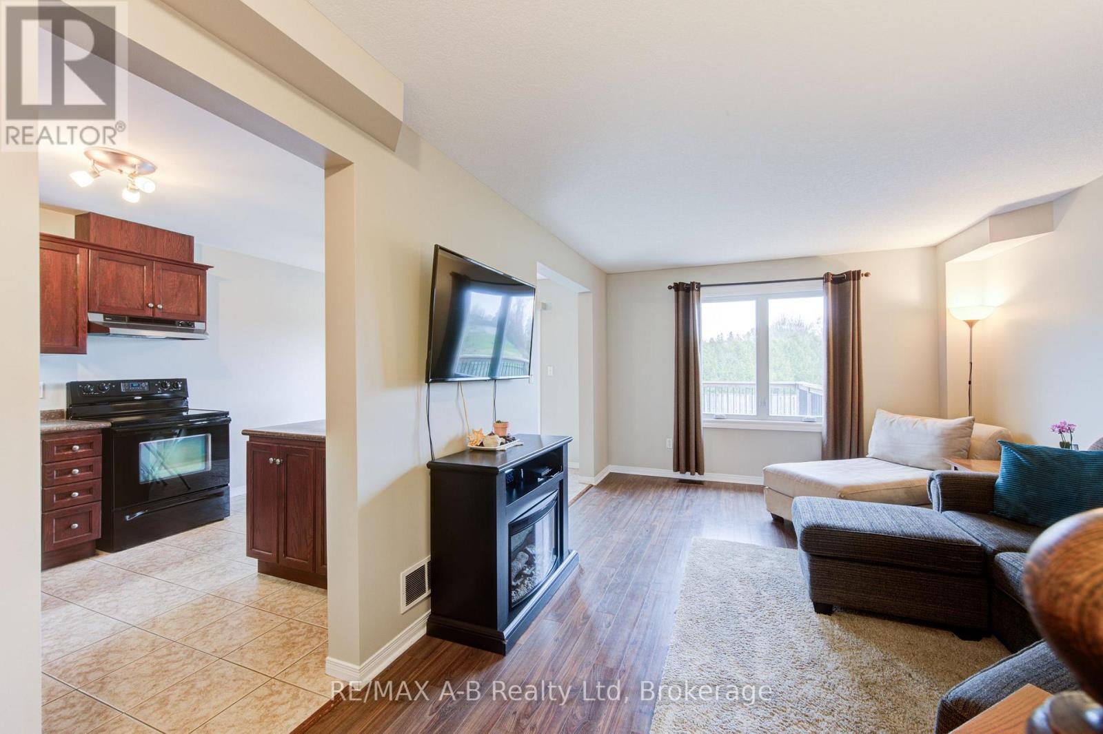 171 Wettlaufer Street, East Zorra-Tavistock, Ontario  N0B 2R0 - Photo 17 - X12095244