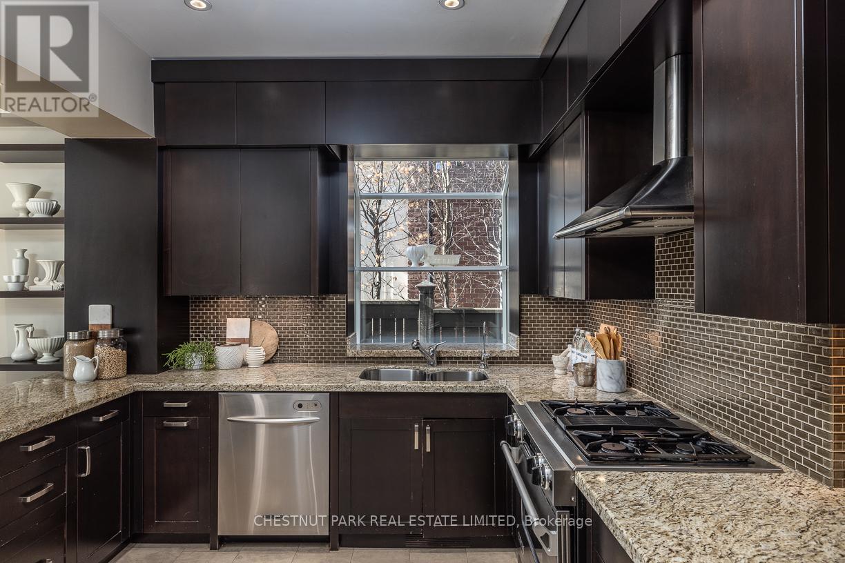 406 Glenayr Road, Toronto, Ontario  M5P 3C7 - Photo 11 - C12095163