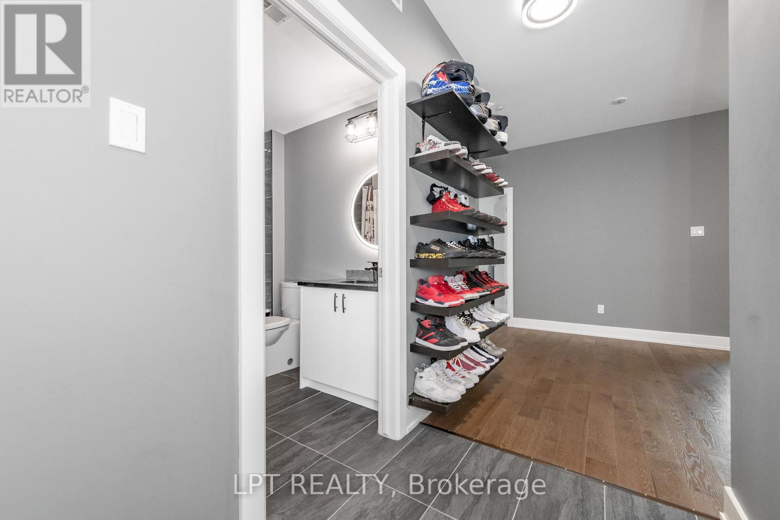 203 - 615 Longfields Drive, Ottawa, Ontario  K2J 6J3 - Photo 8 - X12095329