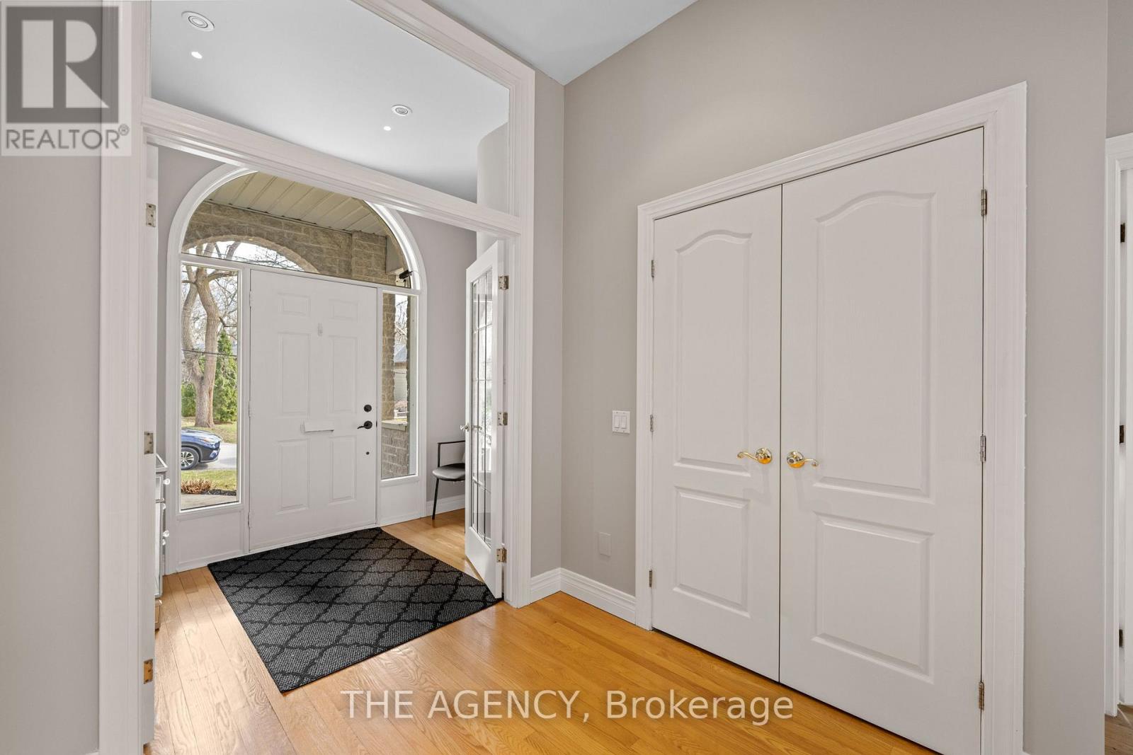 Property at 810 BELHAVEN CRESCENT image 5