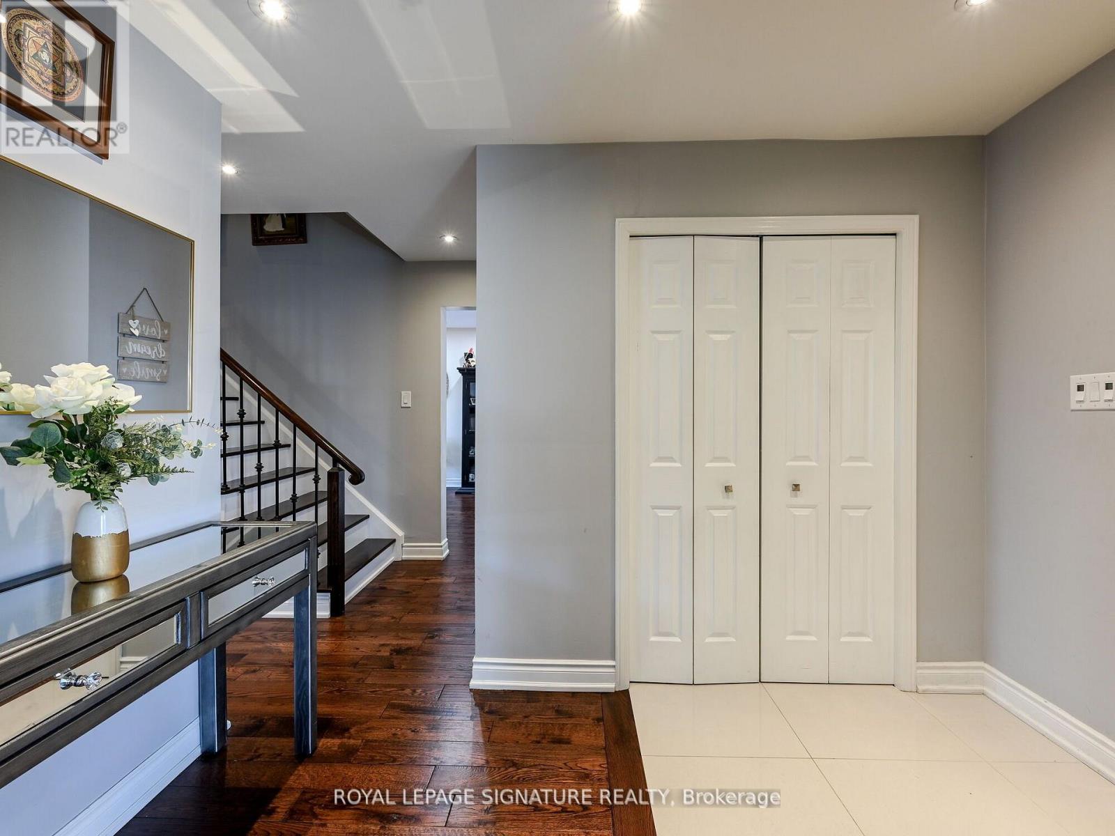 Property at 281 MCGILL STREET image 4