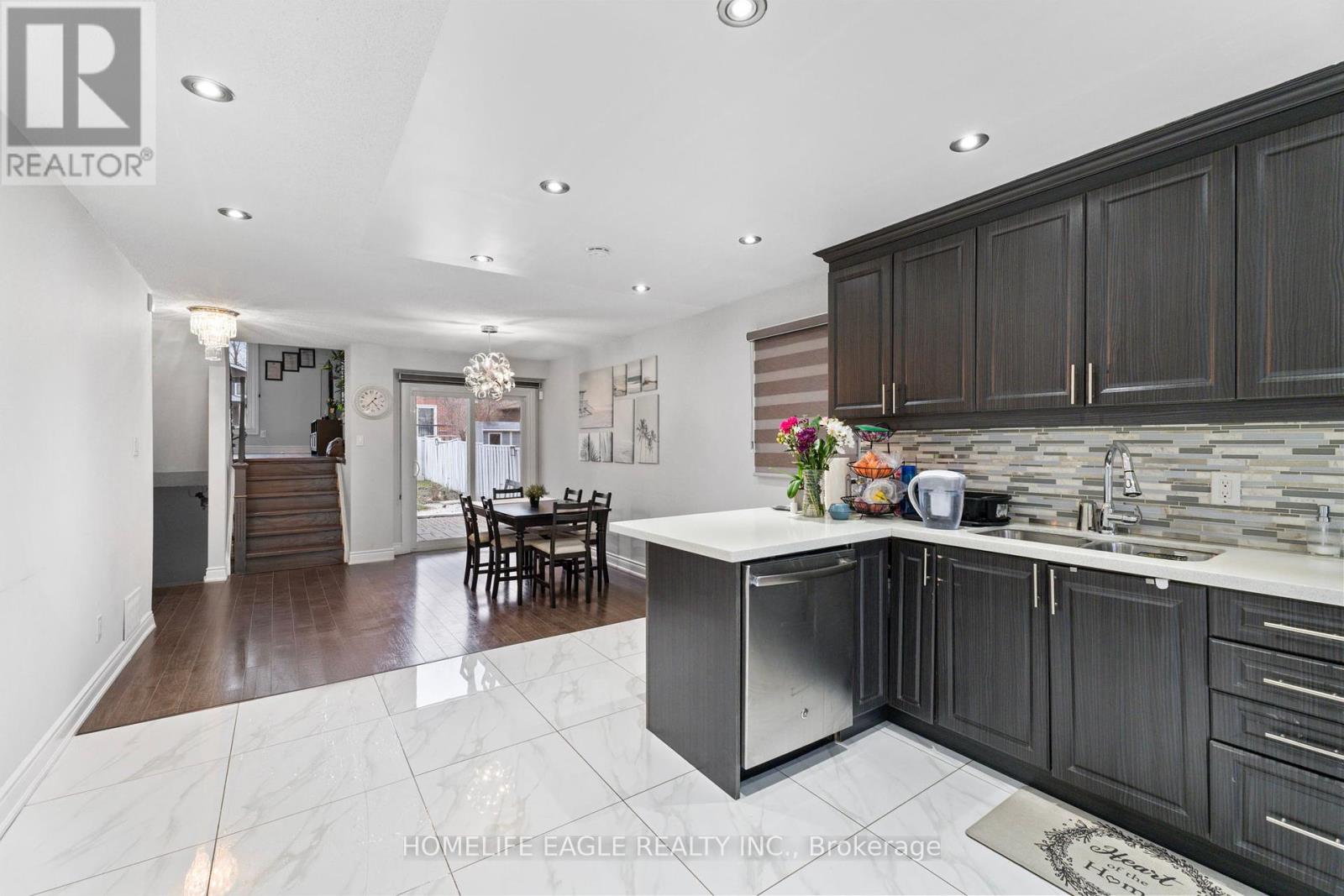 23 Lindridge Avenue, Brampton, Ontario  L6S 3W7 - Photo 3 - W12095098