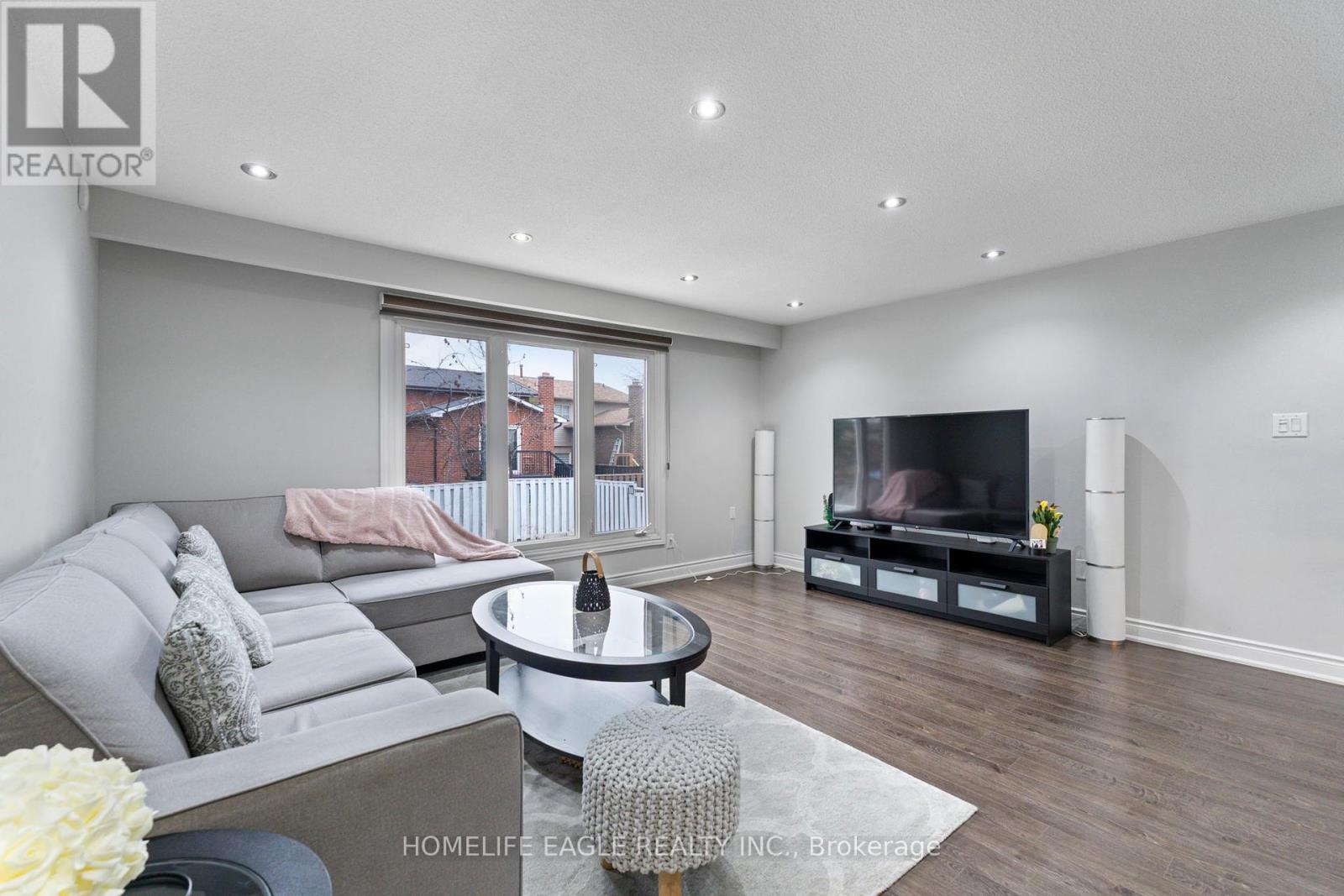23 Lindridge Avenue, Brampton, Ontario  L6S 3W7 - Photo 7 - W12095098