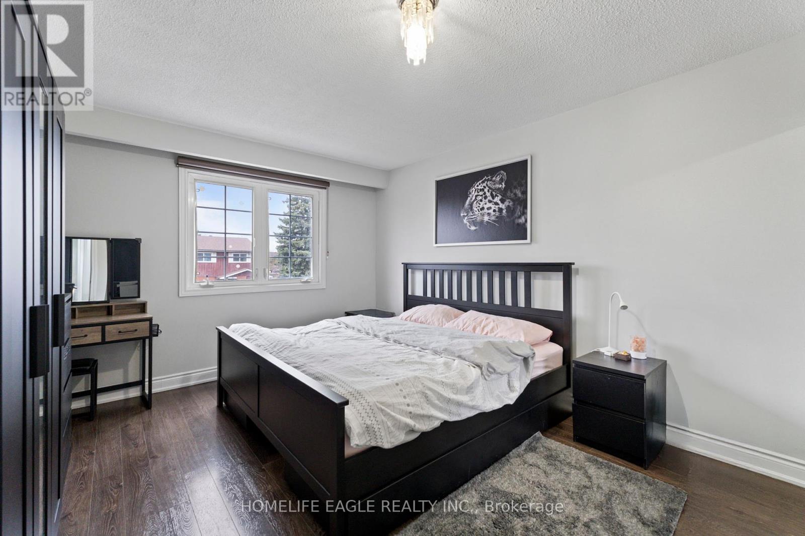 23 Lindridge Avenue, Brampton, Ontario  L6S 3W7 - Photo 9 - W12095098