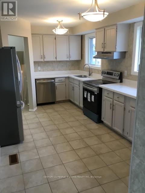 3326 Homark Drive, Mississauga, Ontario  L4Y 2K4 - Photo 5 - W12095187