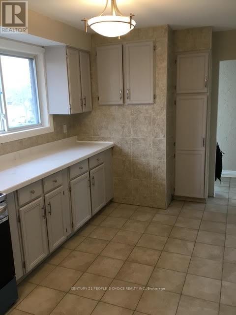 3326 Homark Drive, Mississauga, Ontario  L4Y 2K4 - Photo 6 - W12095187