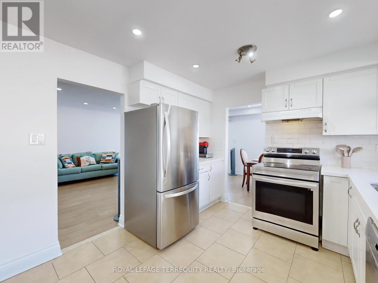 Property at 28 PETERSON DRIVE image 4