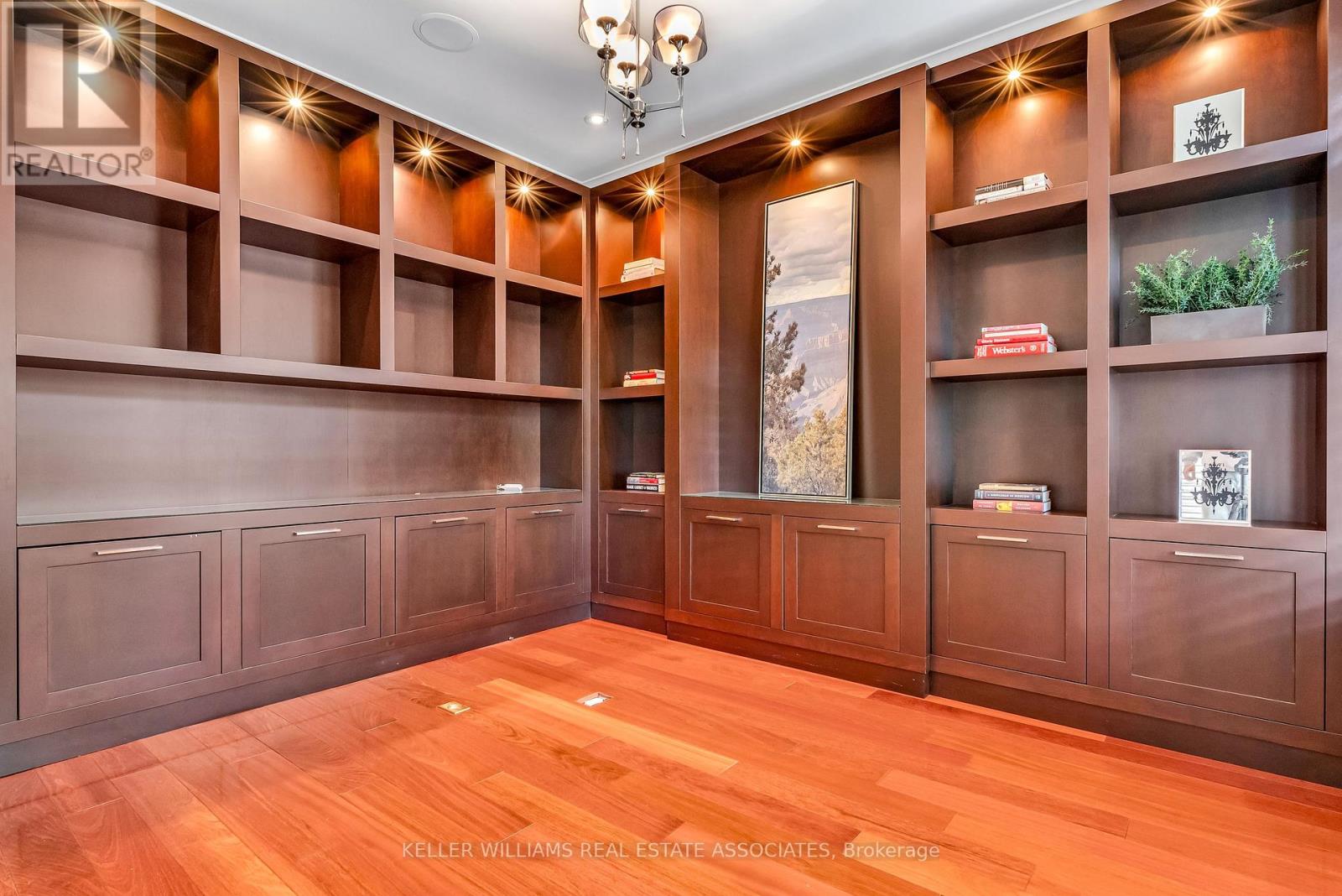 230 Winterborne Gate, Mississauga, Ontario  L5B 0C4 - Photo 20 - W12095356