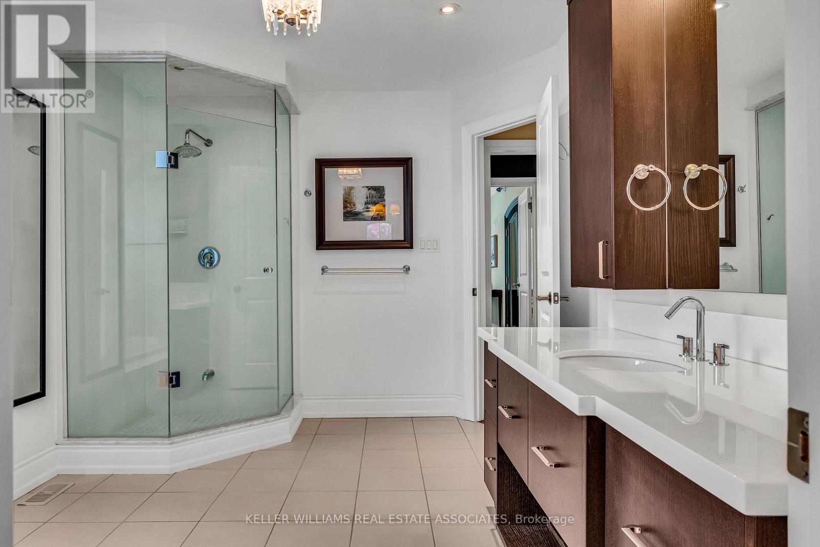 230 Winterborne Gate, Mississauga, Ontario  L5B 0C4 - Photo 29 - W12095356