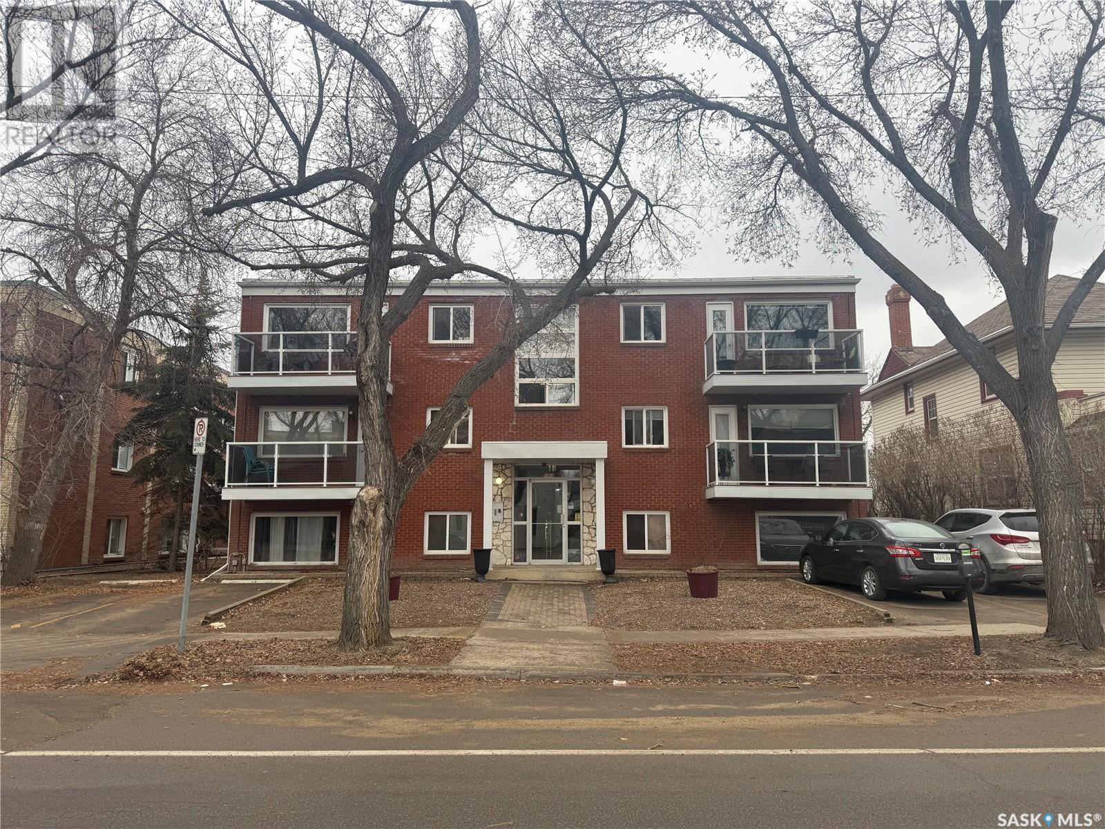 Property at 9 2060 LORNE STREET image 1