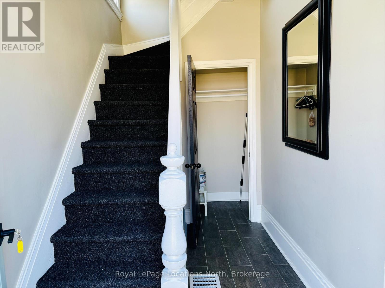 Unit B - 154 Hickory Street, Collingwood, Ontario  L9Y 3E8 - Photo 3 - S12041526