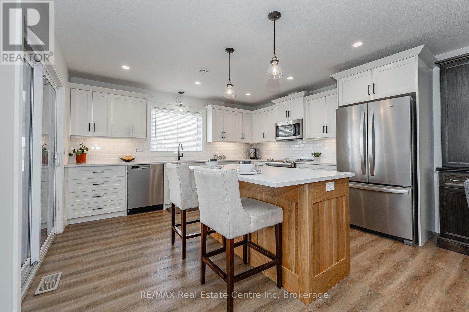 635 King Street, Minto, Ontario N0G 2P0 - Photo 4 - X11976780