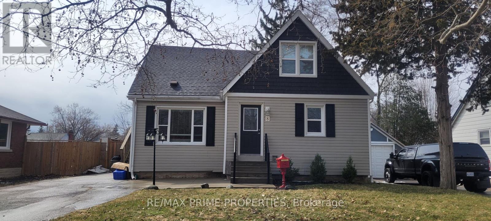 Property at 8 ELGIN STREET S image 1