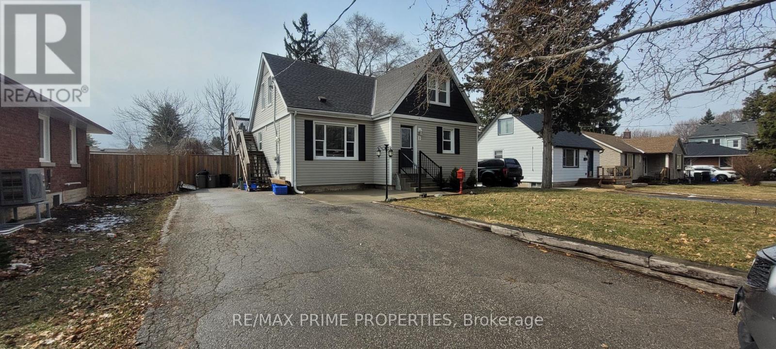 Property at 8 ELGIN STREET S image 3