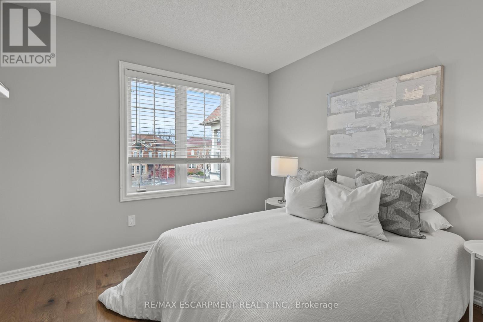 88 Wimberly Avenue, Hamilton (Waterdown), Ontario  L8B 0S2 - Photo 18 - X12095275