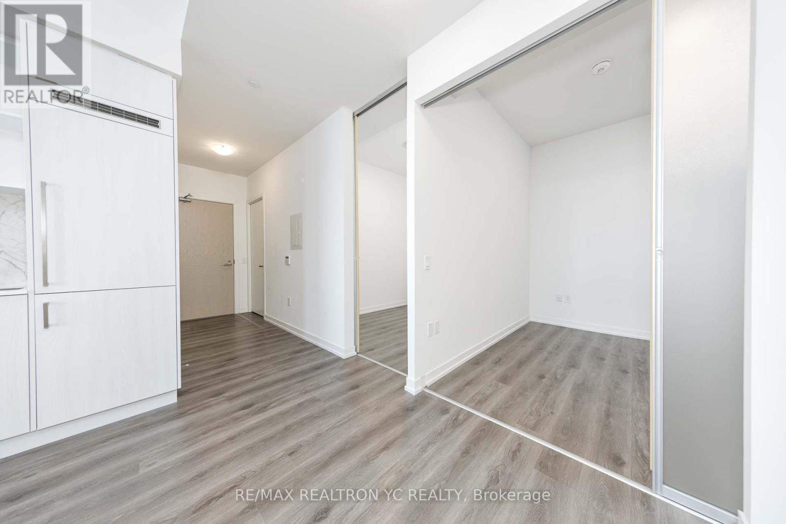 6908 - 138 Downes Street, Toronto, Ontario  M5E 0E4 - Photo 3 - C12087140