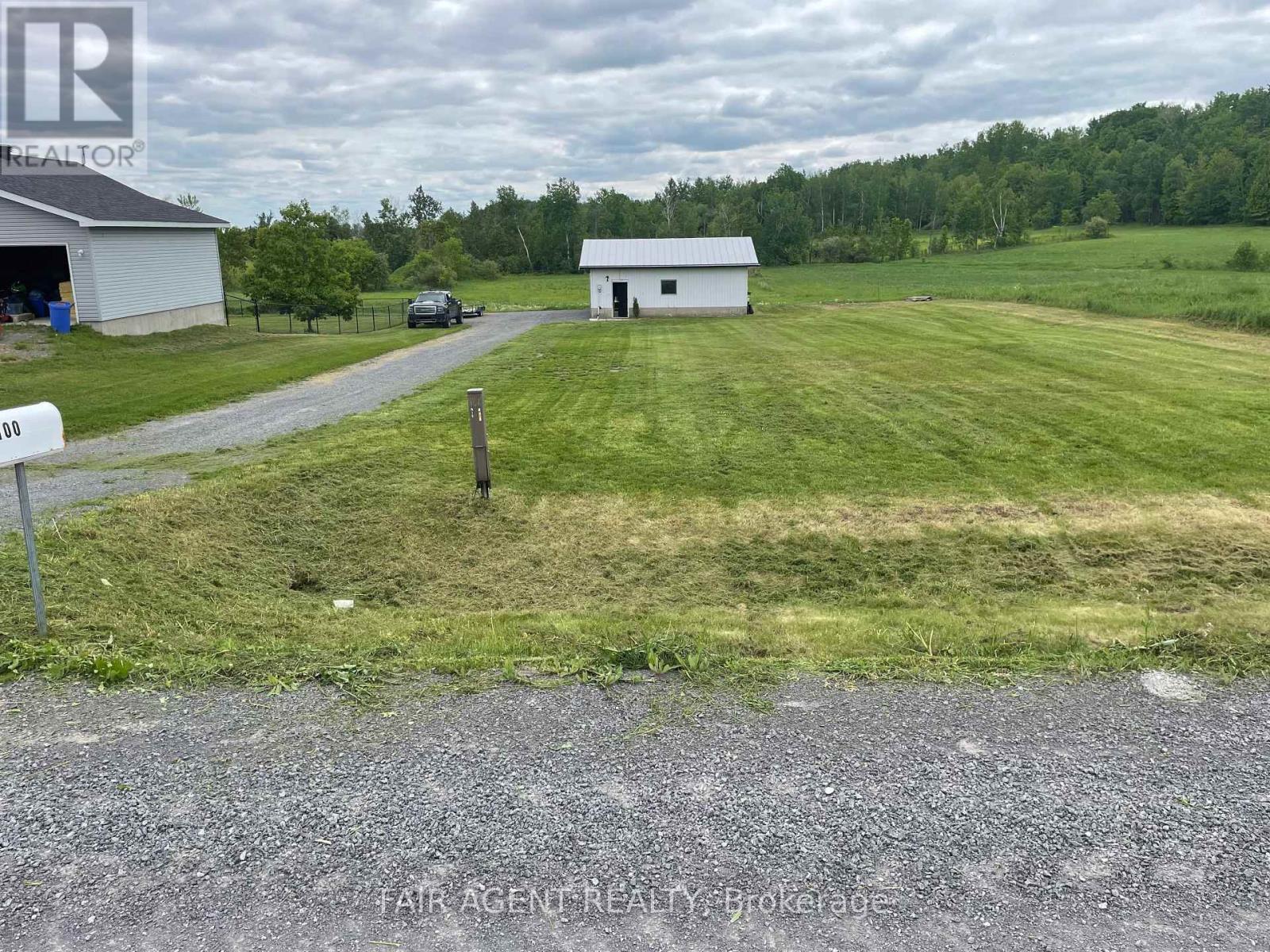 2130 Du Golf Road, Clarence-Rockland, Ontario  K0A 1N0 - Photo 2 - X12095485
