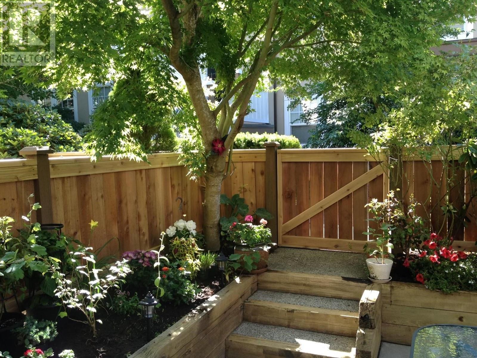 Listing Picture 37 of 40 : 8 7238 18TH AVENUE, Burnaby / 本拿比 - 魯藝地產 Yvonne Lu Group - MLS Medallion Club Member