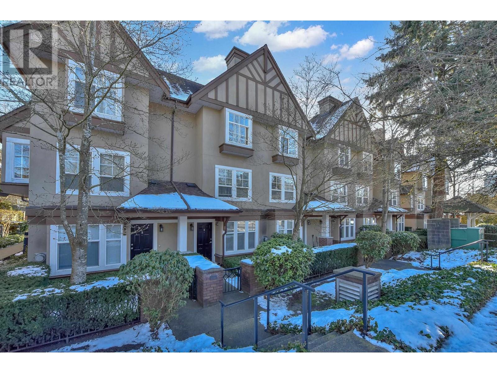 Listing Picture 35 of 40 : 8 7238 18TH AVENUE, Burnaby / 本拿比 - 魯藝地產 Yvonne Lu Group - MLS Medallion Club Member
