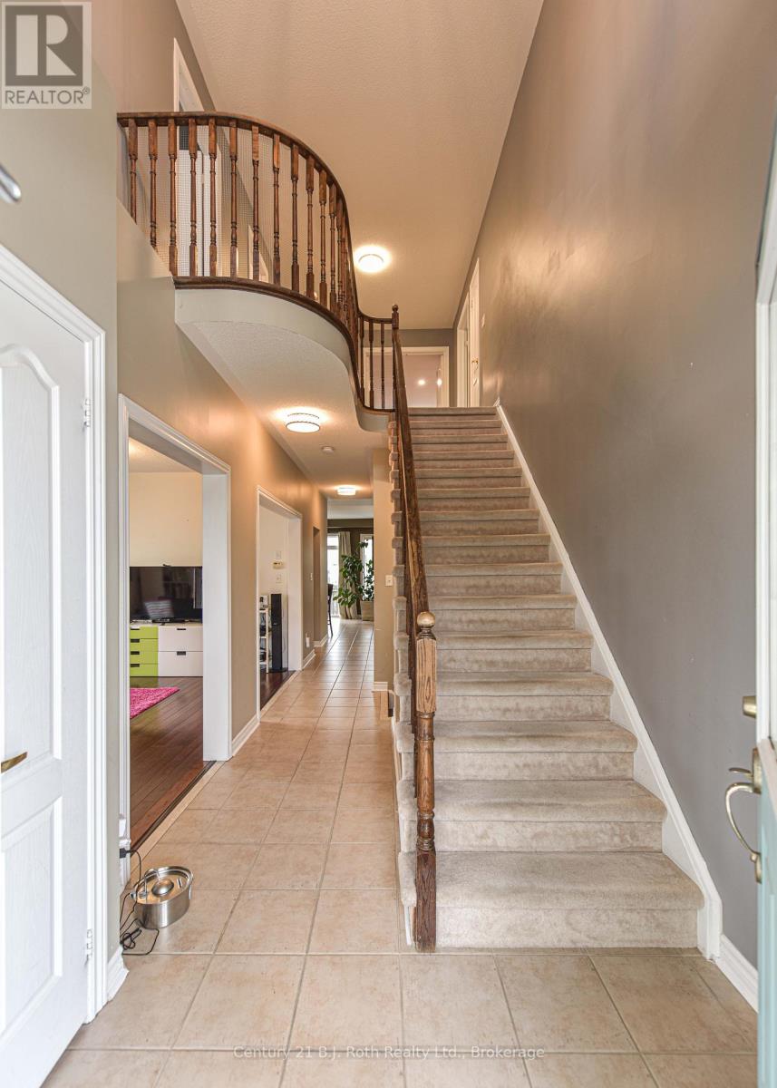 10 Regalia Way, Barrie, Ontario  L4M 7H7 - Photo 10 - S12090175