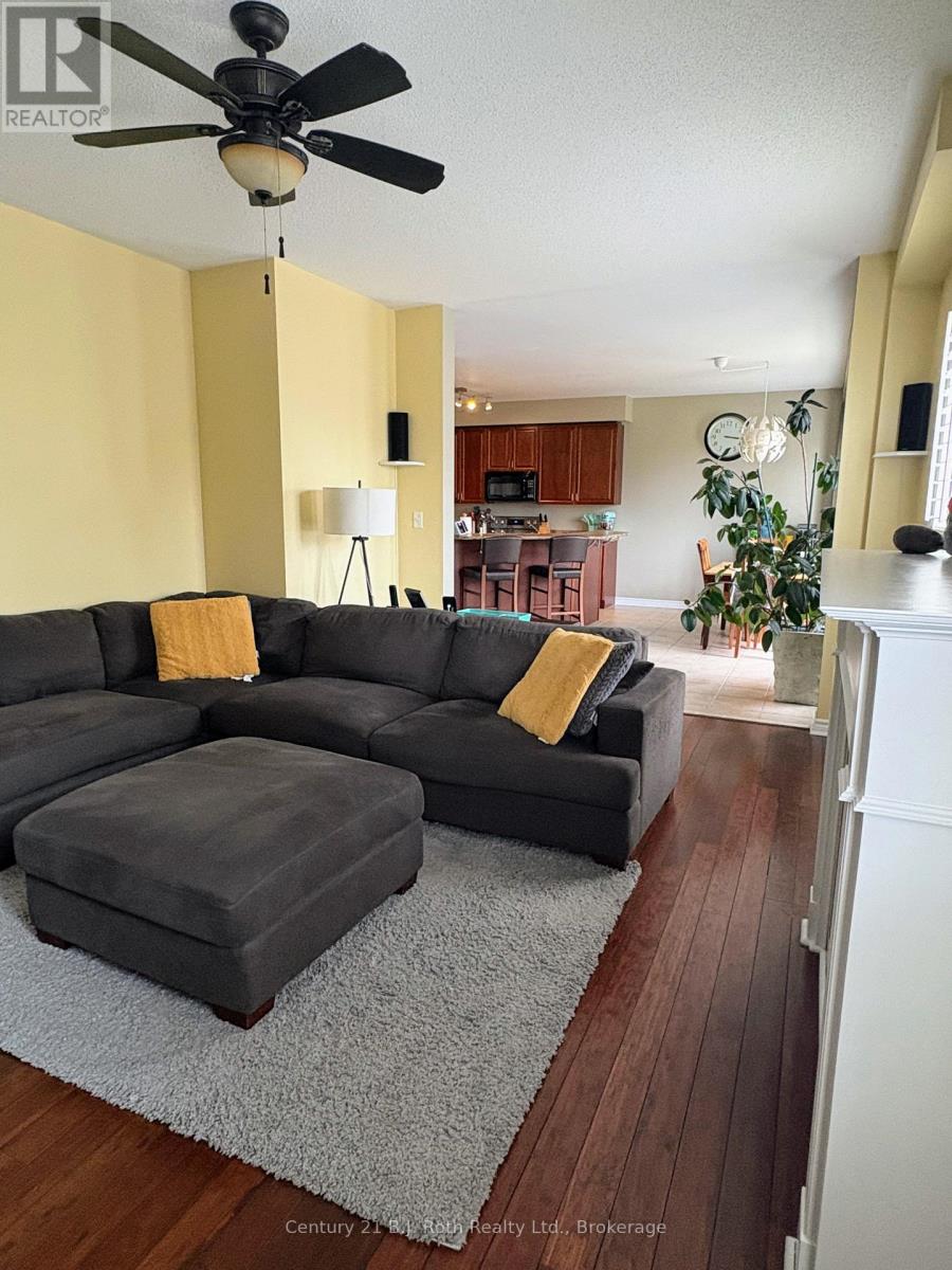 10 Regalia Way, Barrie, Ontario  L4M 7H7 - Photo 12 - S12090175
