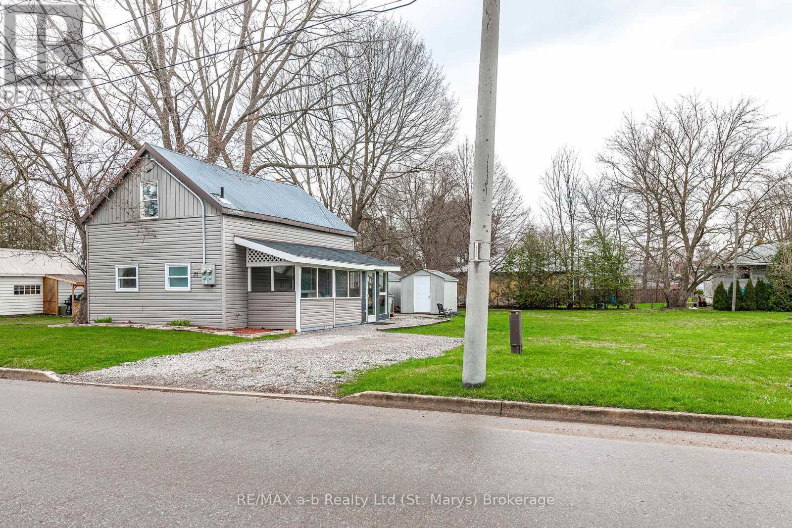 21 Waterloo Street S, St. Marys, Ontario  N4X 1A4 - Photo 2 - X11823102