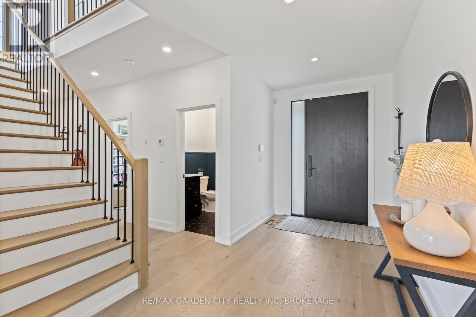 Property at 25 IVY CRESCENT image 4