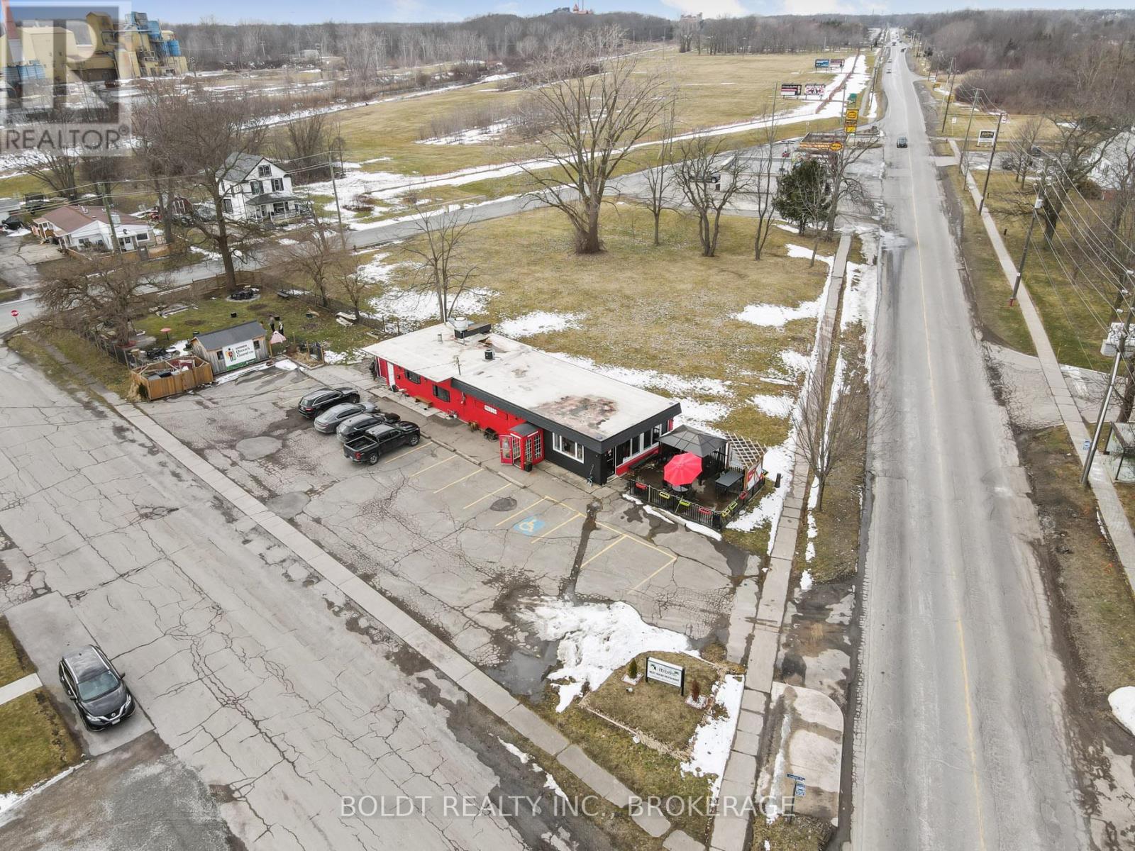 7891 Portage Road, Niagara Falls, Ontario  L2G 5Y7 - Photo 2 - X12095549