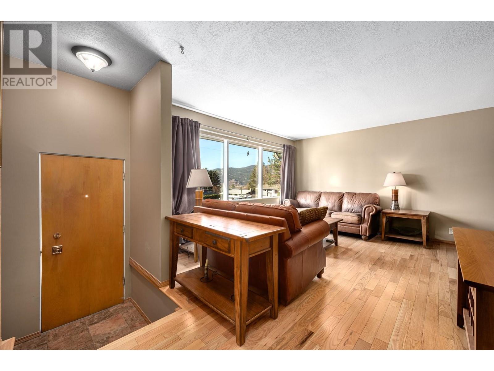 Property at 3381 Boyd Avenue image 3