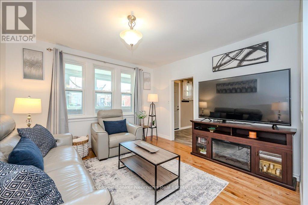 22 Simcoe Street, Guelph, Ontario  N1E 3B8 - Photo 10 - X12095380