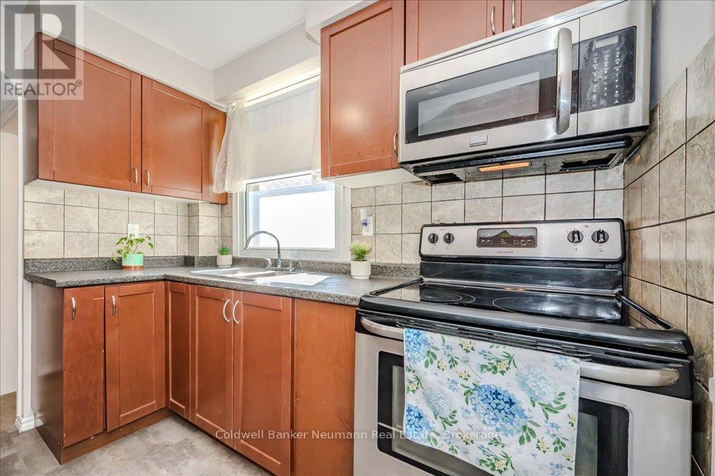 22 Simcoe Street, Guelph, Ontario  N1E 3B8 - Photo 15 - X12095380