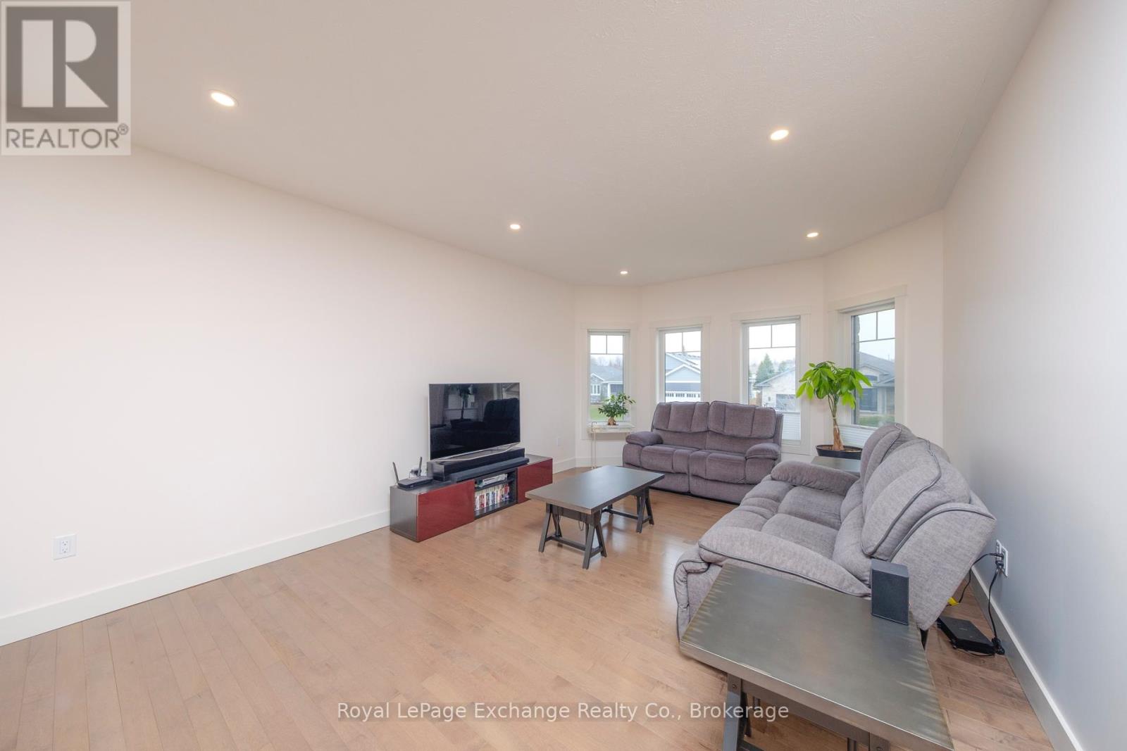 40 Lakefield Drive, Kincardine, Ontario  N2Z 0C9 - Photo 15 - X12095386