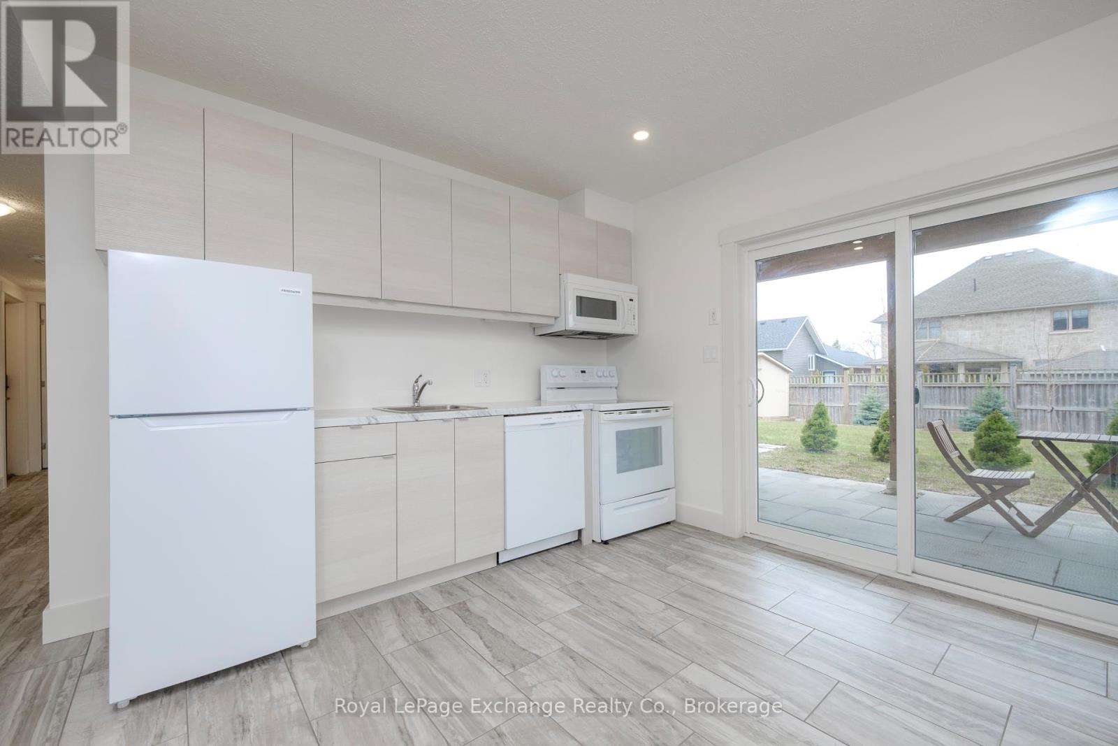 40 Lakefield Drive, Kincardine, Ontario  N2Z 0C9 - Photo 26 - X12095386