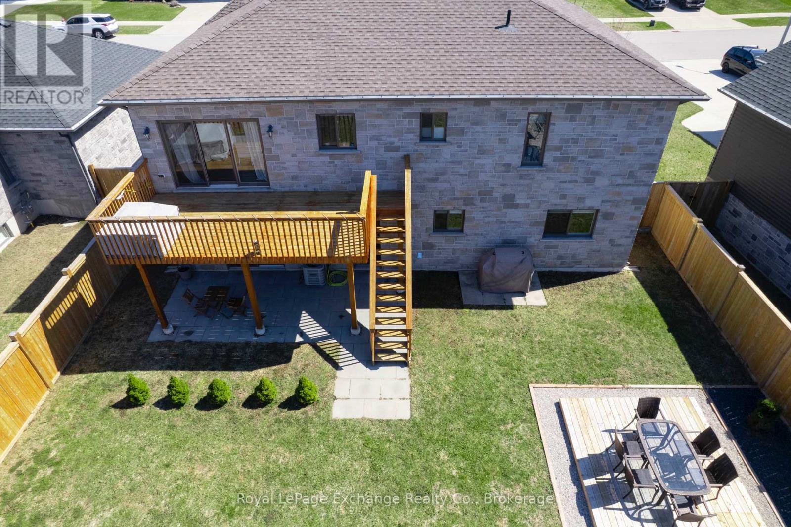 40 Lakefield Drive, Kincardine, Ontario  N2Z 0C9 - Photo 4 - X12095386